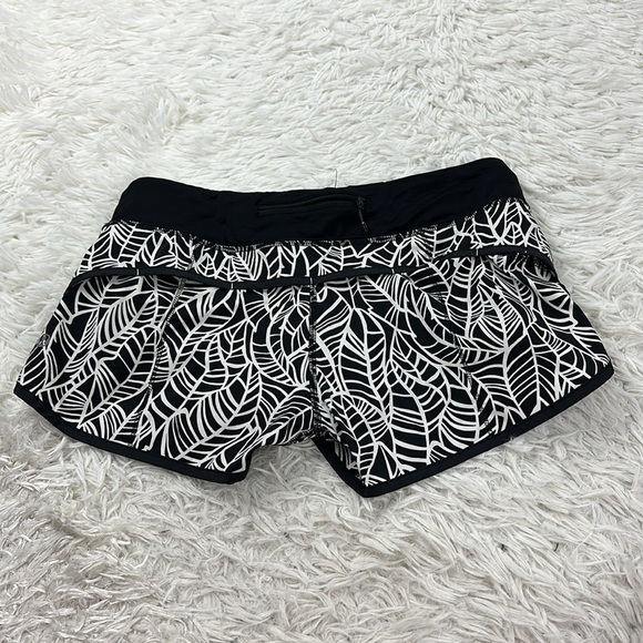 🔥$SALE$🔥Lululemon Run: Speed Short *2-way Stretch Pretty Palm Black Angel Wing - Picture 4 of 5